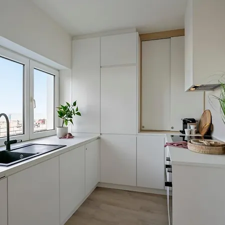 Huswell - Stylishly Refurbished With Sea View דירה *